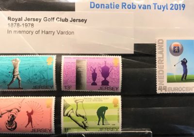 Rob van Tuyl doneert golfpostzegels Alan Shepard