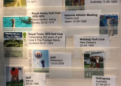 Cees Elshout spendet Briefmarken an Golfmuseum