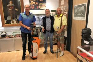Donation golf bag Christel Boeljon by Stichting Golf voor Gehandicapten