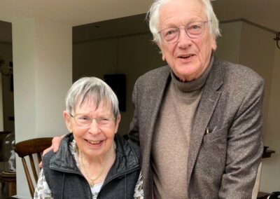 86-jarige Diana Mertens geeft 8 bijzondere kindersloffen in bruikleen