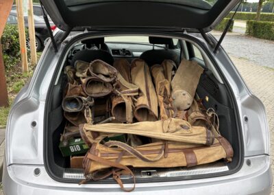 Schatgraven in oude golfclubs en golftassen